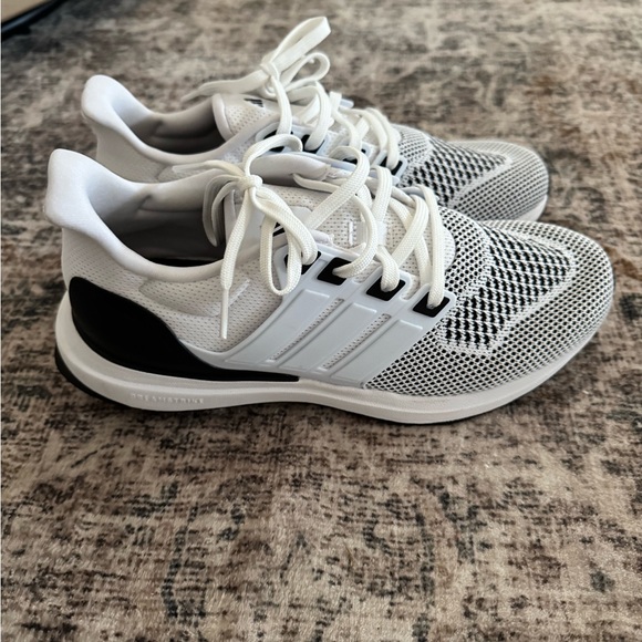 Brand new adidas Ultraboost sneakers size M7/W8.5 - Picture 2 of 6
